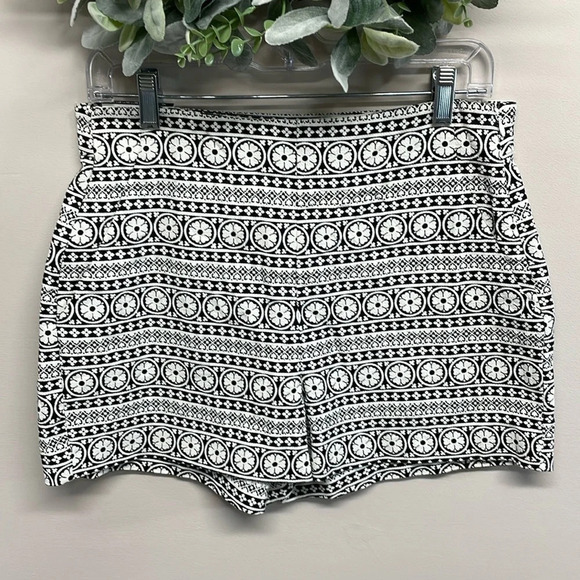 NWT Gap Flat Front High Rise Black and Off White Patterned Boho Shorts 6 - Picture 1 of 13